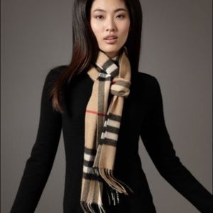 Burberry Giant Check Skinny Scarf (100% Cashmere)